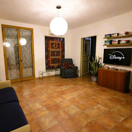Area 52 Storia Ed Eleganza Vicino Ai Teatri Apartment Palermo Bagian luar foto