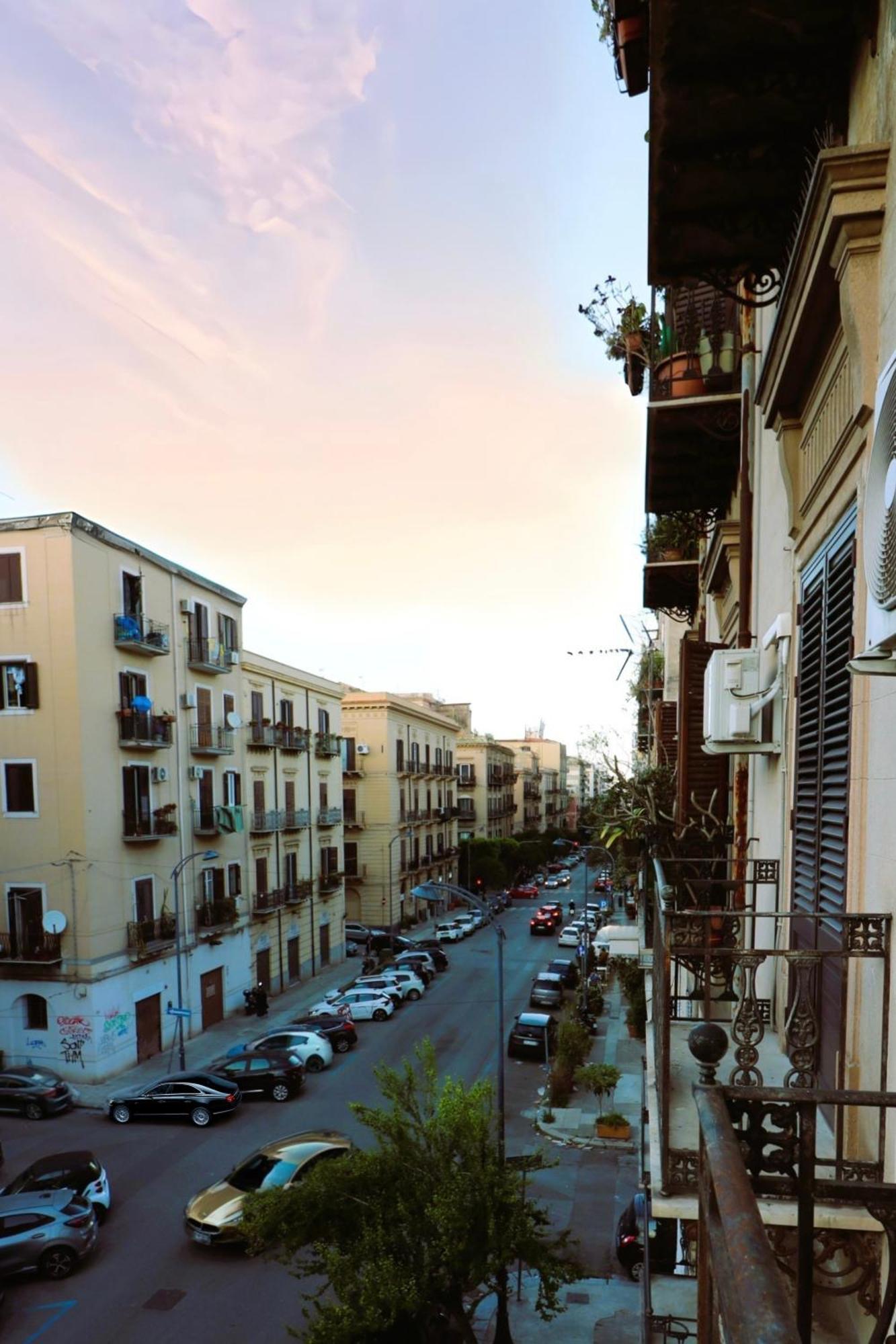 Area 52 Storia Ed Eleganza Vicino Ai Teatri Apartment Palermo Bagian luar foto